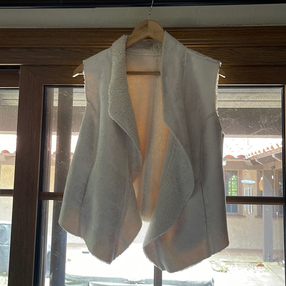 Sherpa Vest White - Picture 1 of 7